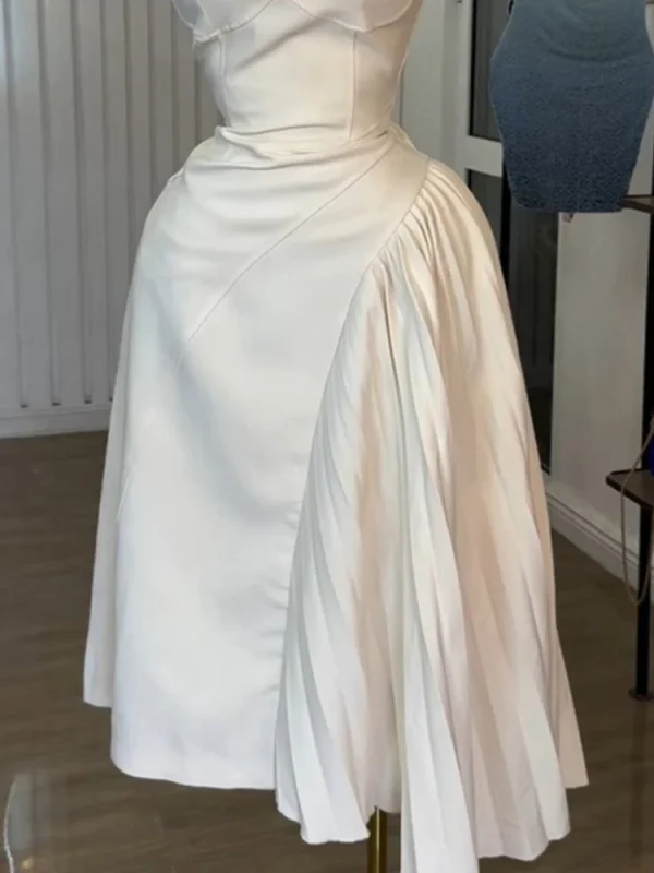 Abiti midi alla moda senza maniche da donna con pieghe asimmetriche e scavate, perfetti per cocktail party o invitati al matrimonio 3