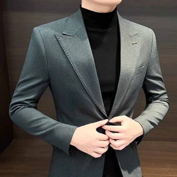 Autunno Inverno Moda Colletto rovesciato Manica lunga Tinta unita Pezzi Blazer Abbigliamento da uomo Bottoni coreani Tasche giovani Top 4