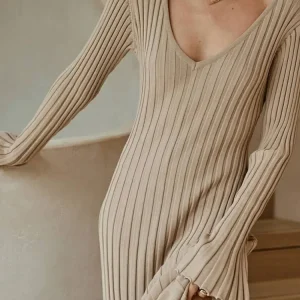 Elegante abito bianco lavorato a maglia con scollo a V Abito casual a maniche lunghe con lacci in maglia Abiti curvy Maglieria nera allentata Nuova moda autunno inverno 1