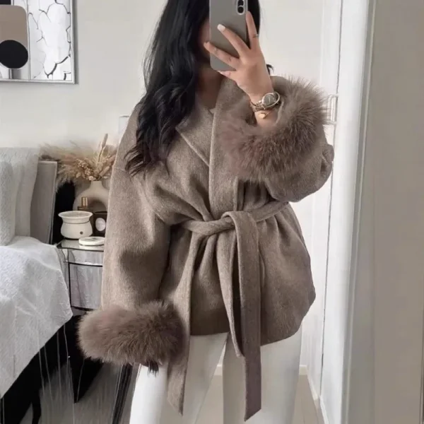 2025 Autunno Inverno Chic Risvolto Cappotto di peluche con cintura Donna Vintage Manica in pelliccia sintetica Tweed Cappotti aperti Donna Casual Street Outwear 2