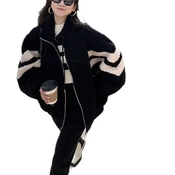 Giacca in pelliccia di agnello da donna allentata ispessita autunno inverno nuovo stile versione coreana top addensato con design a blocchi di colore pigro 5