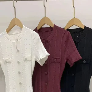 Abito lavorato a maglia a tre colori, maniche corte, lunghezza laterale fungo, francese elegante S2024 Inizio autunno Nuovo abbigliamento da donna, stile francese 1