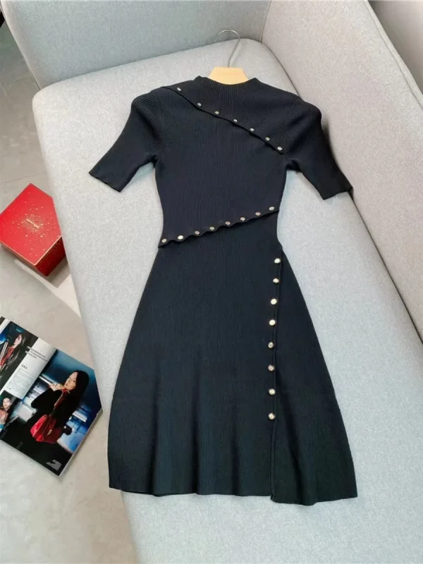 Temperamento da donna Nero Bottoni asimmetrici Abito in maglia Manica corta Mini vestaglia lavorata a maglia da donna 1
