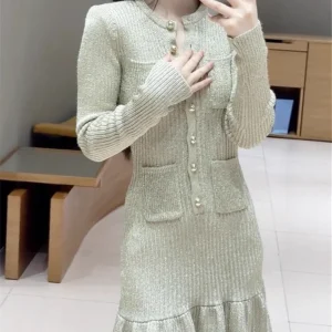 Abito corto lavorato a maglia con orlo arricciato da donna autunno inverno Elegante mini vestaglia a coda di pesce a maniche lunghe da donna in stile mondana 1