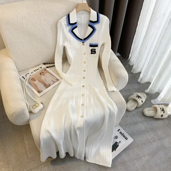 YuooMuoo Abito lungo lavorato a maglia con lettera ricamata elegante Autunno Inverno Marchio di moda Lady Abito maglione nero dentellato Abiti da ufficio 4
