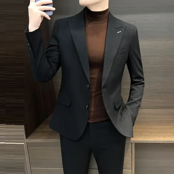 Autunno Inverno Moda Colletto rovesciato Manica lunga Tinta unita Pezzi Blazer Abbigliamento da uomo Bottoni coreani Tasche giovani Top 3