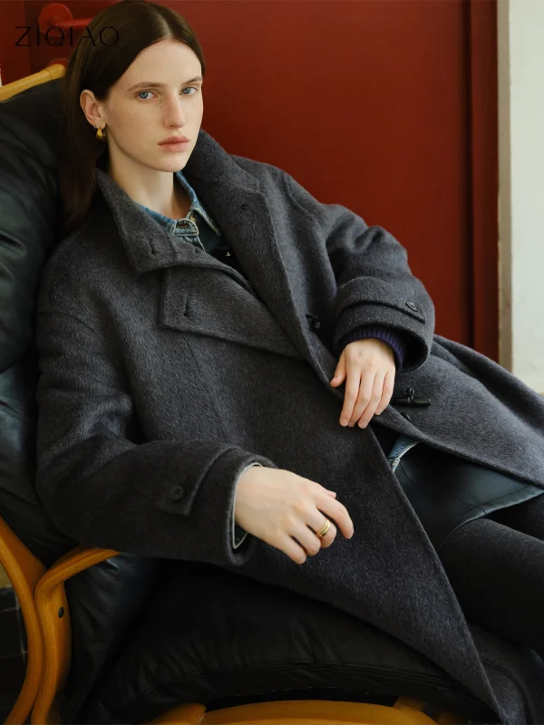 ZIQIAO 2025 Nuovo Arrivo Chic Cappotto Lungo Bottoni in Corno Elegante Cappotto in Tweed di Lana Smalto di Seta Perfetto per l'Autunno Inverno Misto di Lana 1