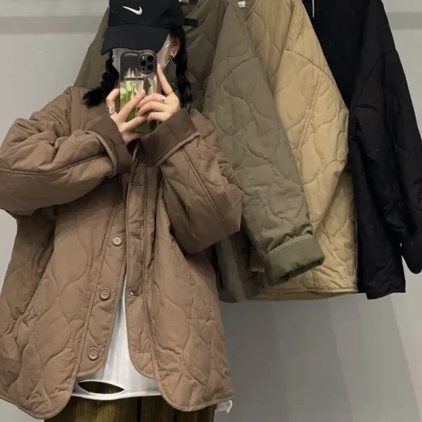 Giacca trapuntata vintage coreana Autunno Inverno Cappotto in cotone caldo Cappotto leggero da donna Manica lunga Design con bottoni Top streetwear 3