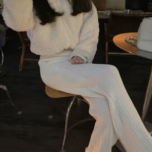 Pantaloni a gamba larga lavorati a maglia a vita alta da donna Inverno 2025 Nuovi pantaloni sottili Pantaloni dritti con pieghe verticali drappeggiate 1