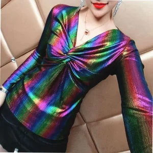 T-shirt slim coreana con colori a contrasto lucidi 2025 Primavera Autunno Manica lunga Abbigliamento femminile Sexy scollo a V Pieghe eleganti Pullover 1