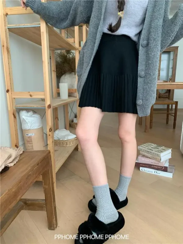 Gonna corta a pieghe da club sexy elegante in maglia solida da donna coreana moda autunno inverno vita alta vacanza minigonna a trapezio casual 2