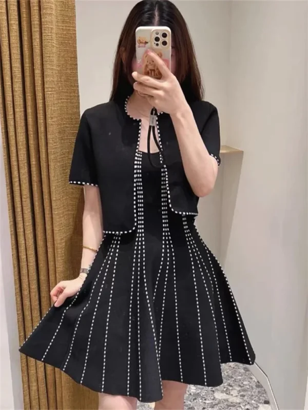 Top da donna in maglia corta con cardigan in maglia o abito senza maniche a trapezio da donna Mini abiti a righe luminose con colori a contrasto 1