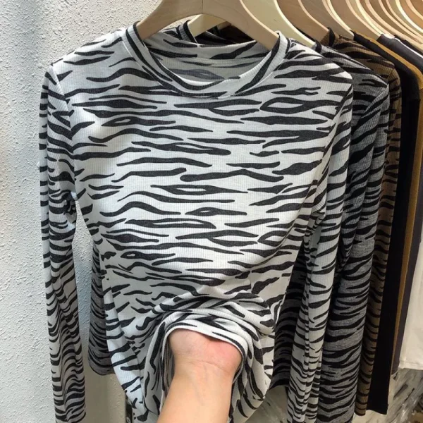 T-shirt a maniche lunghe con scollo tondo per abiti autunnali da donna Nuova camicia con base in filo Top coreano versatile 2
