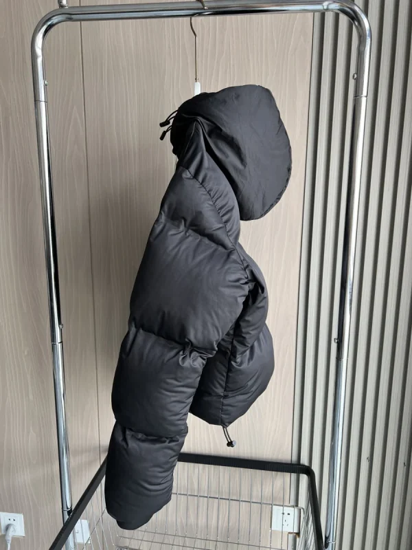 ETJ Autunno/Inverno 2025 Giacca corta da donna in cotone spesso con cappuccio Cappotto sportivo in gomma pressata 4341749 4
