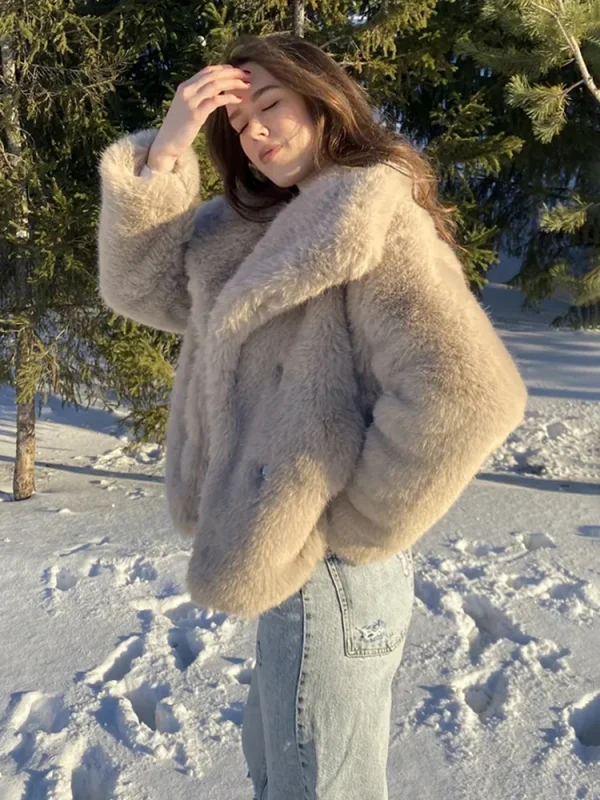 TARUXY Solido Pelliccia Sintetica Risvolto Cappotto da Donna di Lusso Gradiente Ritagliata Giacca di Pelliccia Soffici Cappotto di Inverno Addensare Tuta Sportiva High Street 2