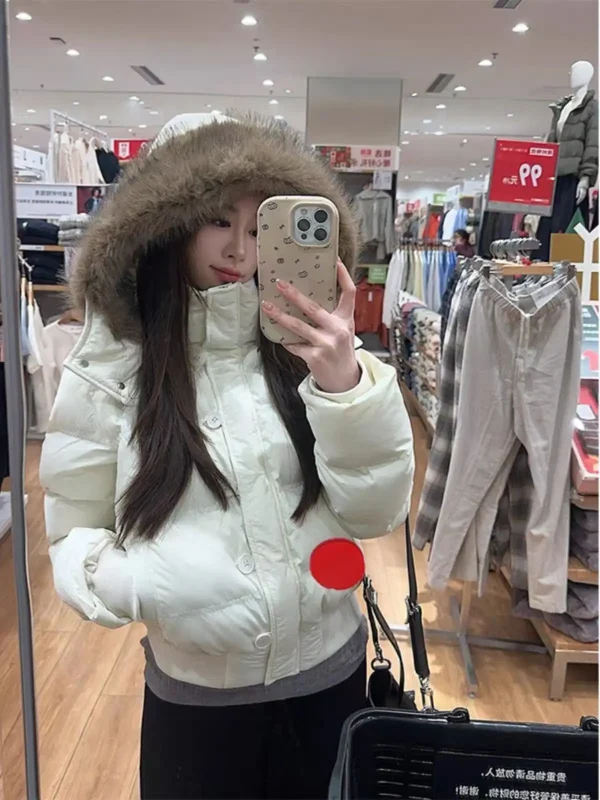 Giacca da donna in piumino corto in cotone dalla vestibilità ampia con cappello staccabile e collo in pelliccia Capispalla invernale caldo e ispessito Moda dimagrante 1