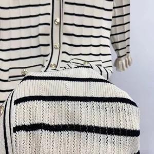 Gonna longuette lavorata a maglia a righe con volant Abito sottile e delicato per le donne all'inizio dell'autunno 2025 Abito da compleanno nuovo stile per le donne 1