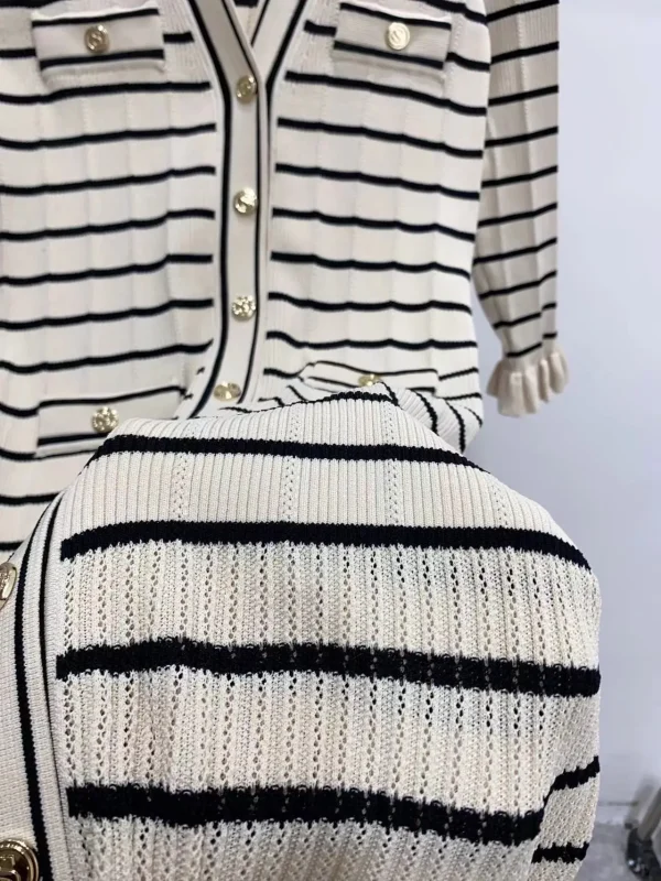 Gonna longuette lavorata a maglia a righe con volant Abito sottile e delicato per le donne all'inizio dell'autunno 2025 Abito da compleanno nuovo stile per le donne 1