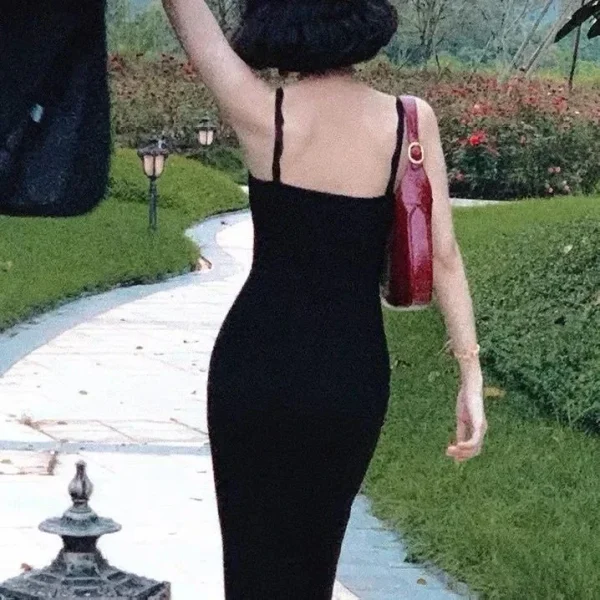 Temperamento Abito da donna con spacco lavorato a maglia sottile nero ricamato con nuova rosa autunnale retrò stile Hong Kong 4
