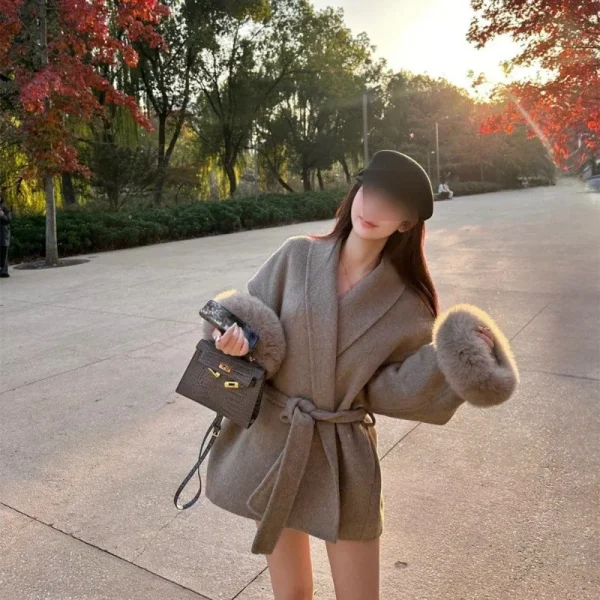 Cappotto di pelliccia affascinante in tweed double face in lana di volpe Alla moda di media lunghezza 2