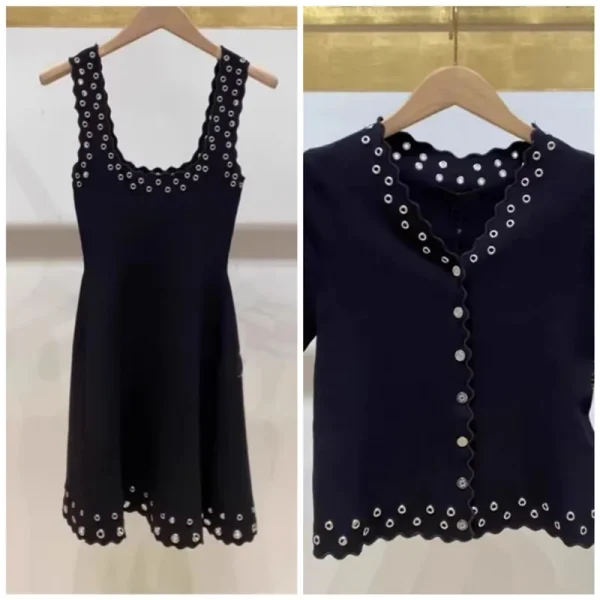 Abito da donna in maglia con bordo ondulato nero con decorazione a rivetti o set cardigan maglione a maniche corte femminile sottile 3