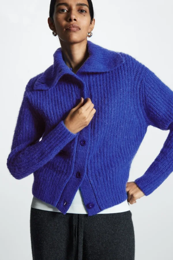 Costume etereo 2025 cos inverno nuovo stile di cardigan lavorato a maglia in misto lana con risvolto abbottonato da donna alla moda e casual 3