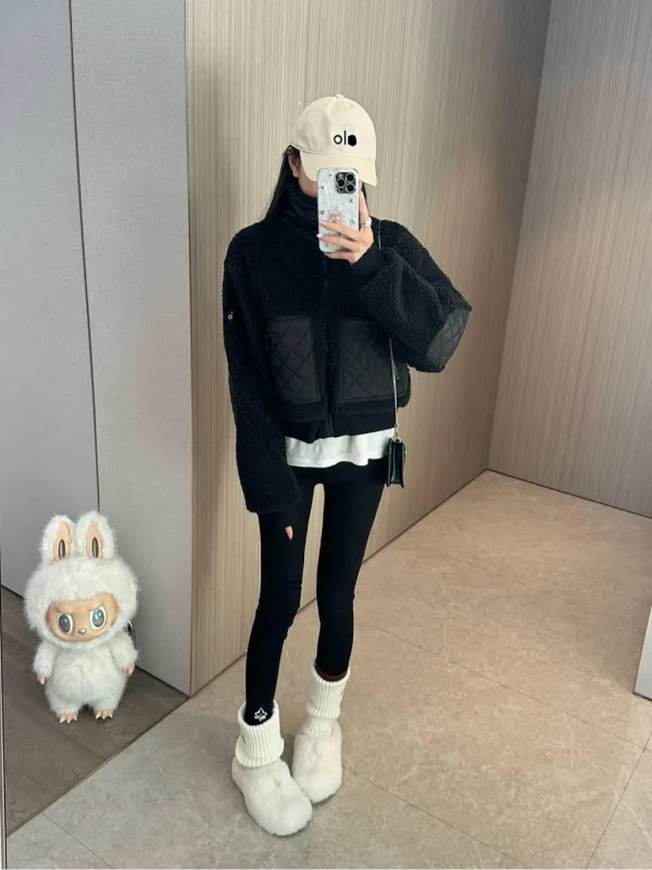 Cappotti firmati, giacche da yoga, cappotti di lana e cashmere, colletti rialzati, gilet stile camicia, maglioni a maniche lunghe. 1