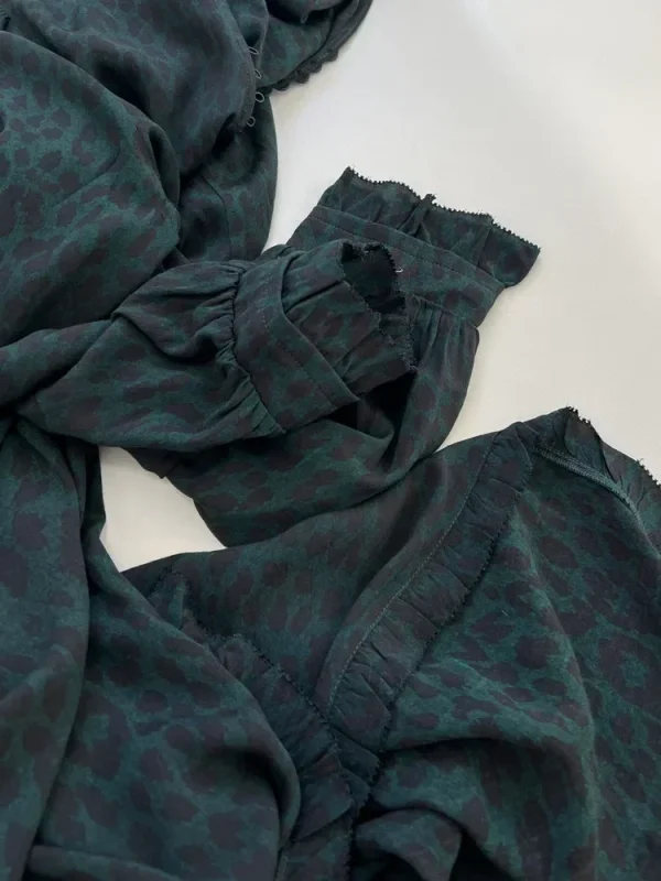 Abito lungo da donna in viscosa con stampa leopardata, elastico in vita, manica lunga, scollo a V, bottoni vintage 3