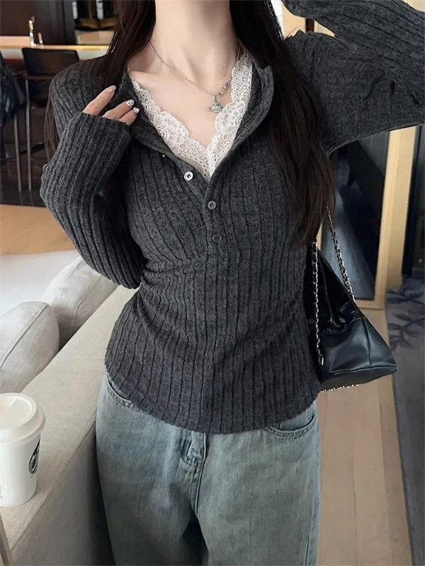 T-shirt a maniche lunghe in maglia patchwork di pizzo coreano con scollo a V Falso in due pezzi Slim Women Top 2025 Abbigliamento donna moda primaverile 2