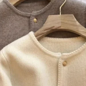 2024 Girocollo 100 cardigan in puro cashmere piccolo cappotto profumato maglione lavorato a maglia di lana sciolto primaverile e autunnale da donna 1