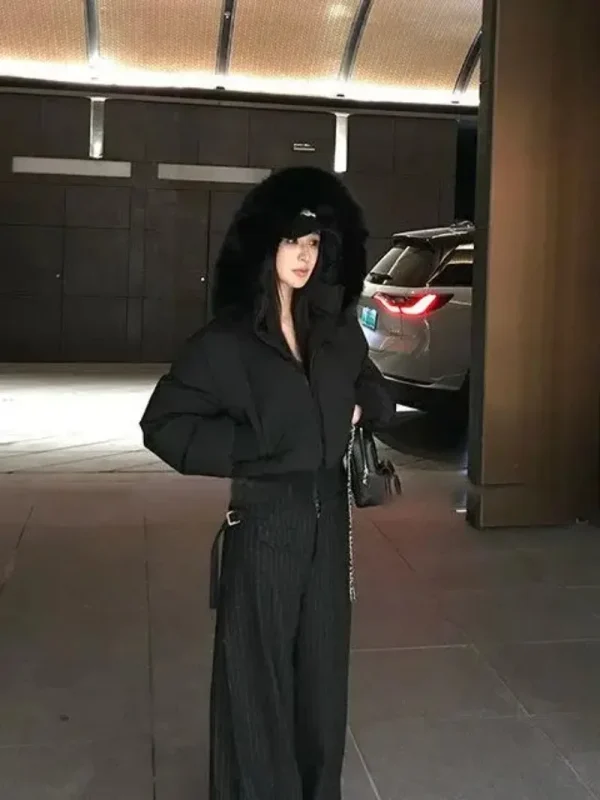 Giacca corta con cappuccio con cerniera bianca con collo in pelliccia semplice da strada alla moda da donna 2025 Giacca casual calda ispessita invernale più velluto 6