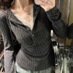 T-shirt a maniche lunghe in maglia patchwork di pizzo coreano con scollo a V Falso in due pezzi Slim Women Top 2025 Abbigliamento donna moda primaverile 1