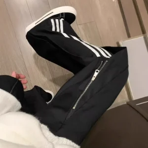 2024 Autunno/Inverno stile americano gamba dritta pantaloni casual a gamba larga con cerniera sportiva a righe design sensibilità nicchia 1