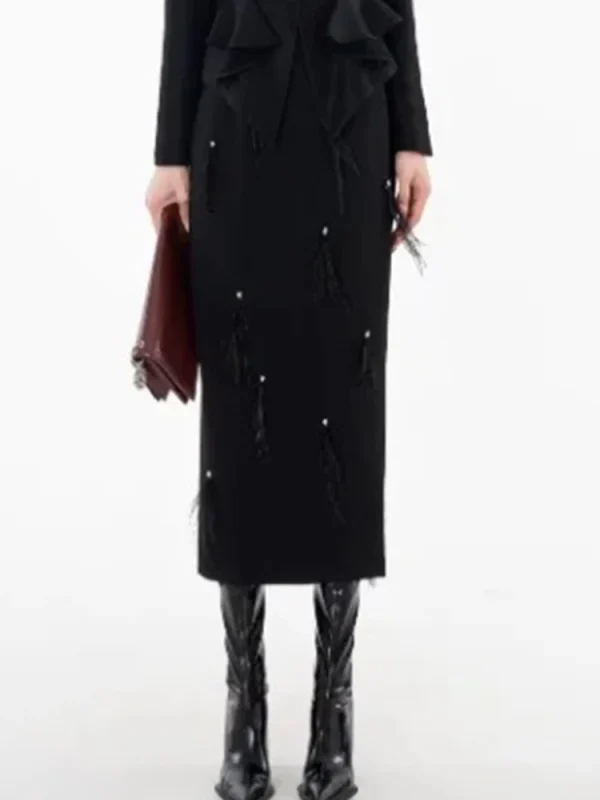 Retro 2024 autunno donna nuova gonna pesante con nappe con strass e piume moda Joker gonna dritta nera all'anca. 4