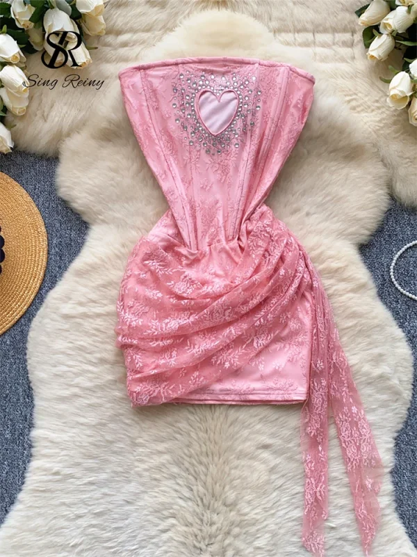 SINGREINY Abito corto sexy senza spalline francese 2025 Cuore scava fuori Perline Vestito estivo Corsetto senza schienale Mini abito da spiaggia in pizzo 1