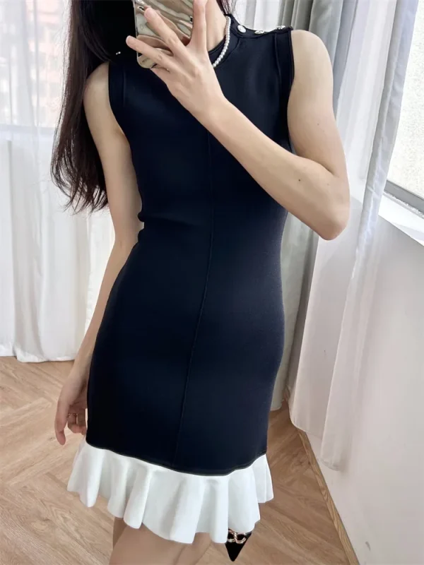 Abito da donna nero senza maniche con volant in maglia con bottoni sulle spalle, girocollo, mini abito elegante femminile primavera estate 2