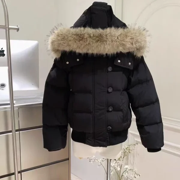 Giacca da donna in piumino corto in cotone dalla vestibilità ampia con cappello staccabile e collo in pelliccia Capispalla invernale caldo e ispessito Moda dimagrante 3