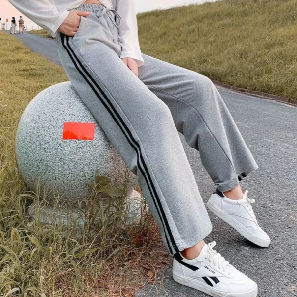 Pantaloni sportivi a gamba larga patchwork a righe in vita elastica stile preppy Pantaloni dritti casual primavera autunno Abbigliamento donna di moda 2