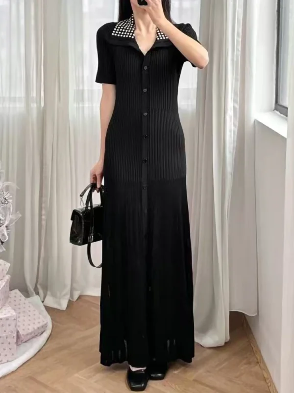 2025 Primavera Estate Nuova Moda Perle Colletto rovesciato Abito in maglia Donna Elegante Scava fuori Elastico Sottile Manica corta Midi Robe 1