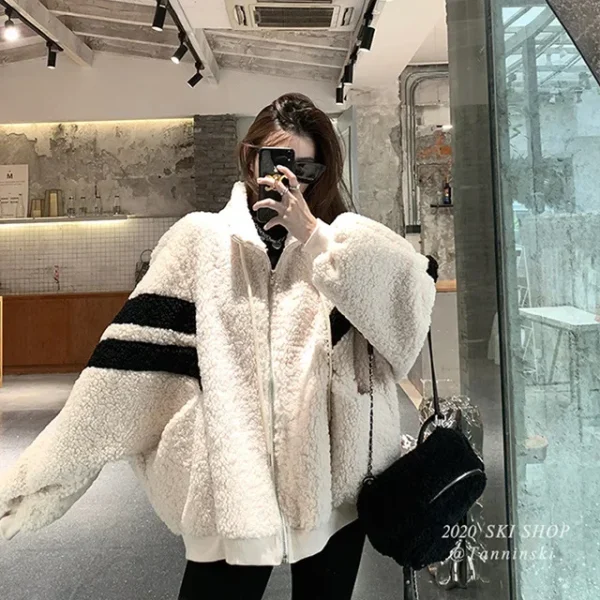 Giacca in pelliccia di agnello da donna allentata ispessita autunno inverno nuovo stile versione coreana top addensato con design a blocchi di colore pigro 2