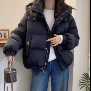 Piumino da donna Parka corto 2025 Autunno Inverno Nuova giacca coreana in cotone caldo Plus Size Capispalla Moda femminile Cappotto con cappuccio 1
