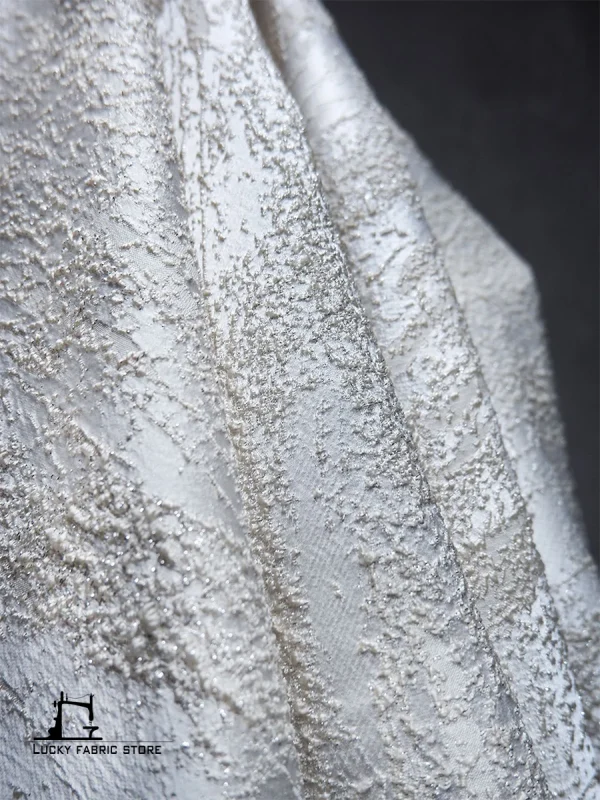 Tessuto con trama jacquard con motivo a grana tridimensionale irregolare astratto realizzato con tessuti per abbigliamento autunnale e invernale 4