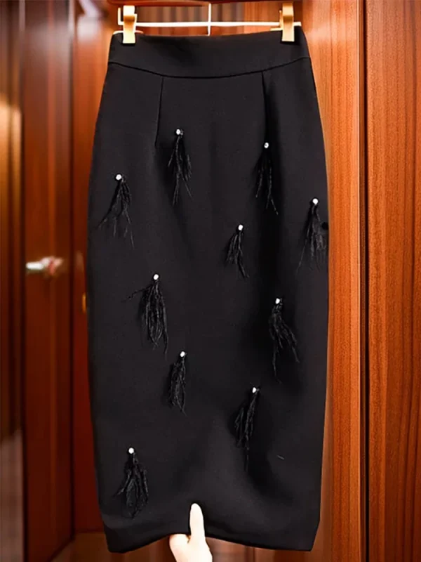 Retro 2024 autunno donna nuova gonna pesante con nappe con strass e piume moda Joker gonna dritta nera all'anca. 1