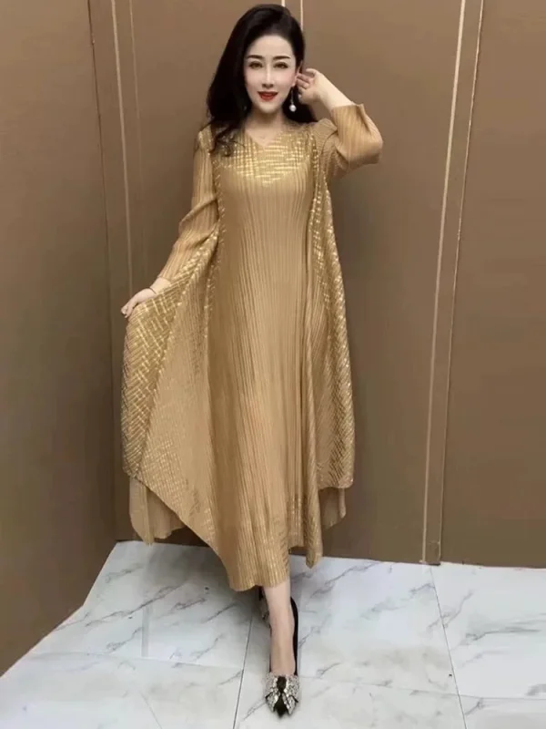 Abito a pieghe stile Miyake per donna 2025 Nuovo stile etnico Hot Gold Scollo a V a maniche corte Elegante gonna a pieghe ampia allentata 4