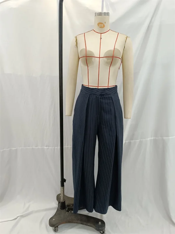 Pantaloni da donna Novità per l'estate 2025 Pantaloni a gamba larga pieghettati a righe blu navy Personalità della moda casual Versatile 6