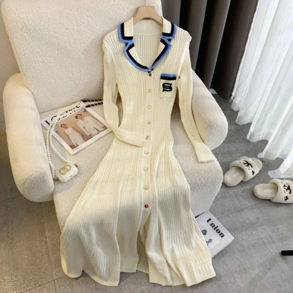 YuooMuoo Abito lungo lavorato a maglia con lettera ricamata elegante Autunno Inverno Marchio di moda Lady Abito maglione nero dentellato Abiti da ufficio 3