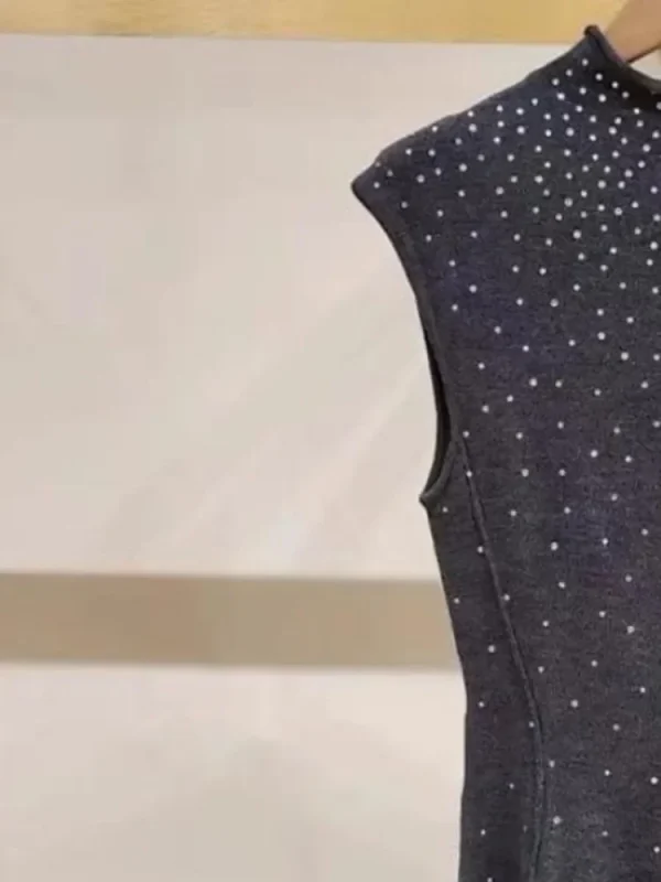 Abito longuette in maglia con strass caldi grigi da donna mezzo dolcevita senza maniche 2024 abito elegante femminile autunnale 2