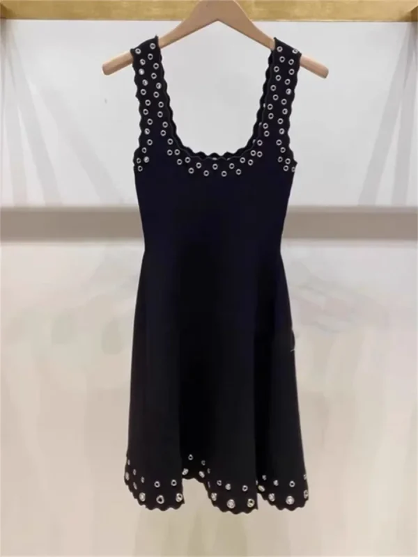 Abito da donna in maglia con bordo ondulato nero con decorazione a rivetti o set cardigan maglione a maniche corte femminile sottile 5
