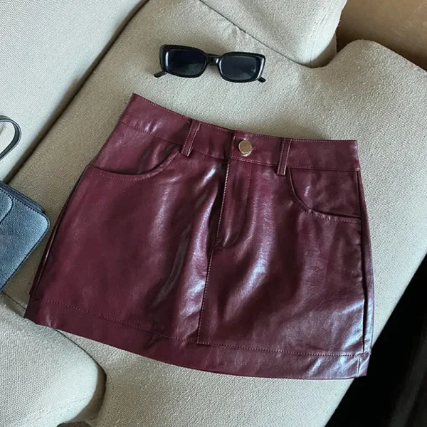 Gonne in pelle PU rosso vino per donna Clubwear sexy Minigonna in pelle avvolta sui fianchi Gonne corte antiriflesso autunno inverno femminile 3