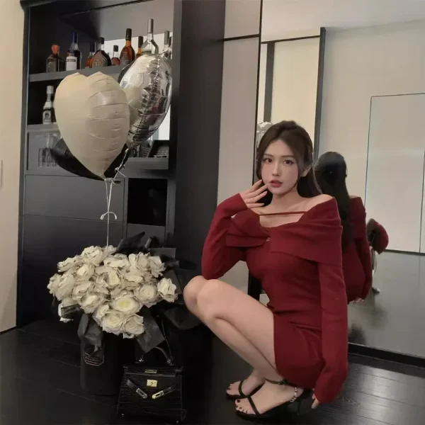 Abito maglione lavorato a maglia rosso con una spalla Autunno Inverno da donna Nuovo stile Base Tube Top avvolgente gonna Abbigliamento femminile alla moda 4